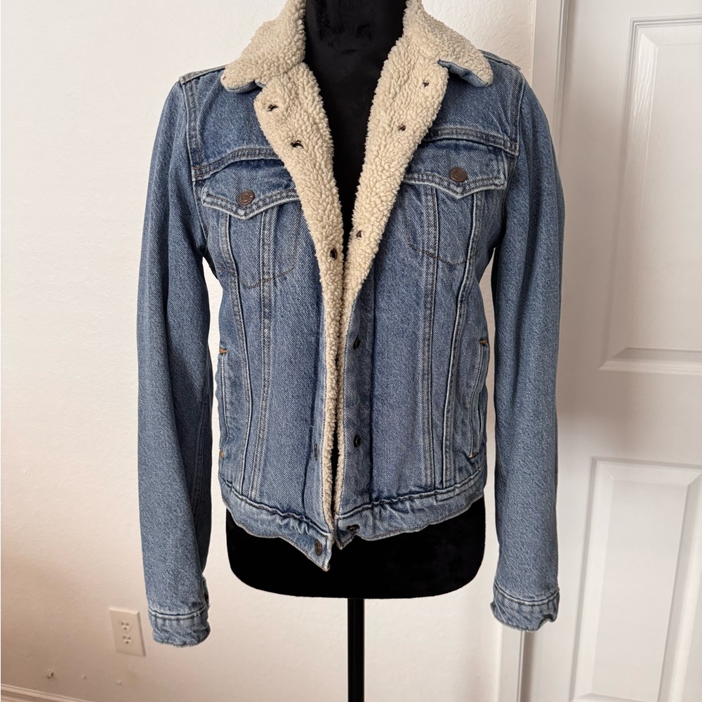 Levi’s Sherpa Denim Jacket in Small
